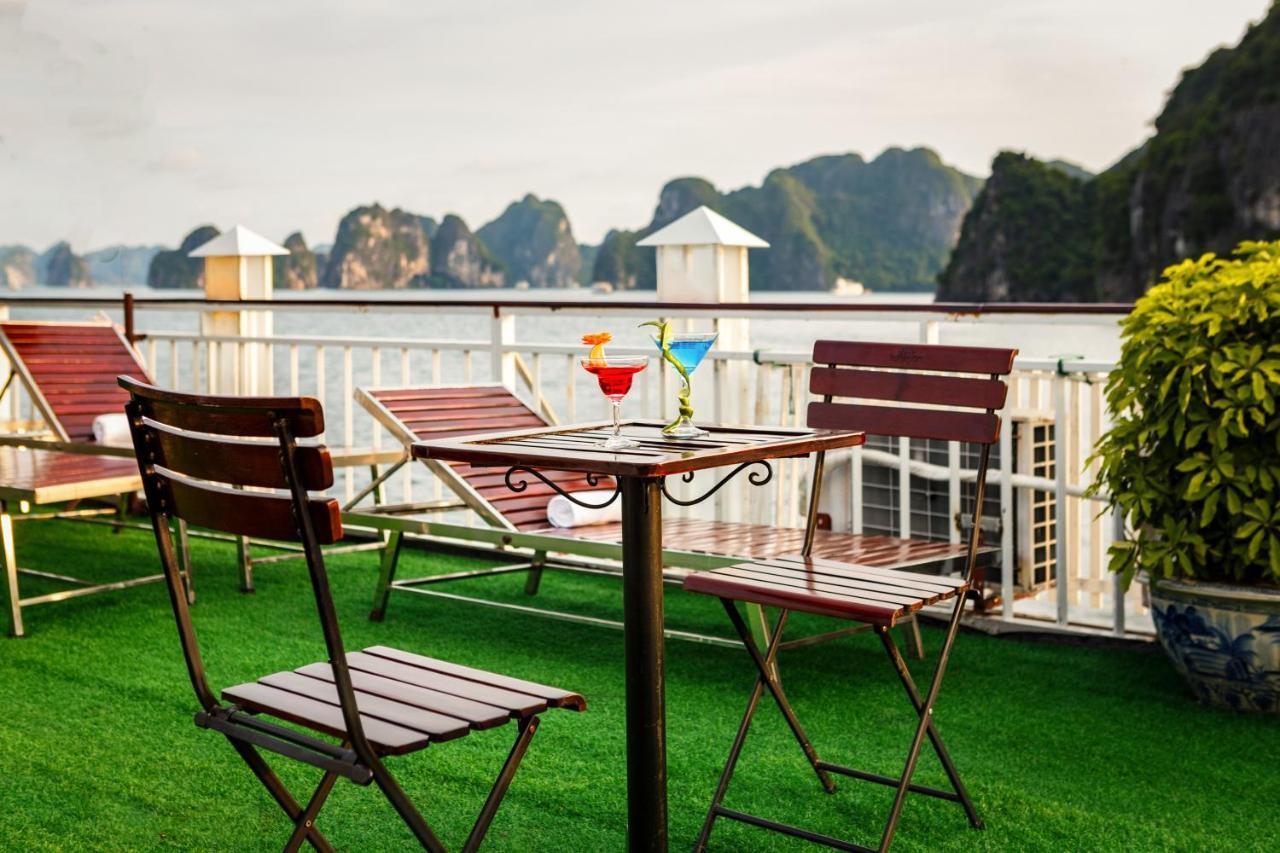 Charm Boutique Cruise Hotel Ha Long Exterior photo
