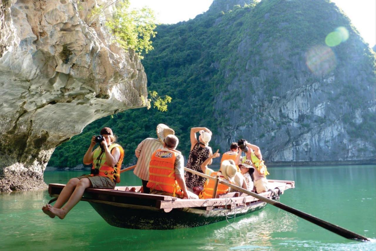 Charm Boutique Cruise Hotel Ha Long Exterior photo